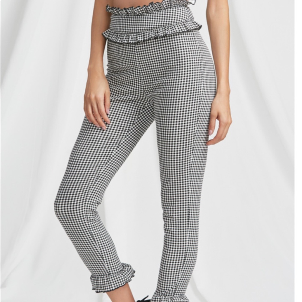 Checkered Ruffled Capri Pants - Picture 2 of 3